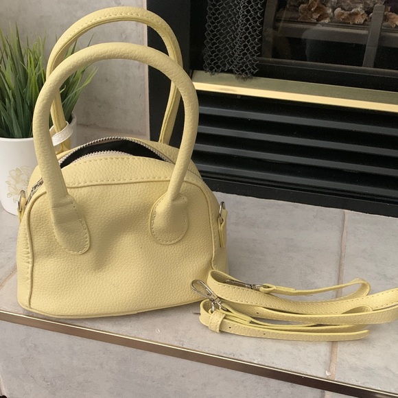 Pastel yellow purse - Picture 2 of 2